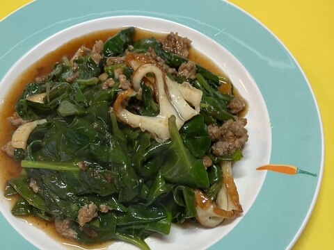 家庭菜園の《おかわかめと挽肉の炒め物》